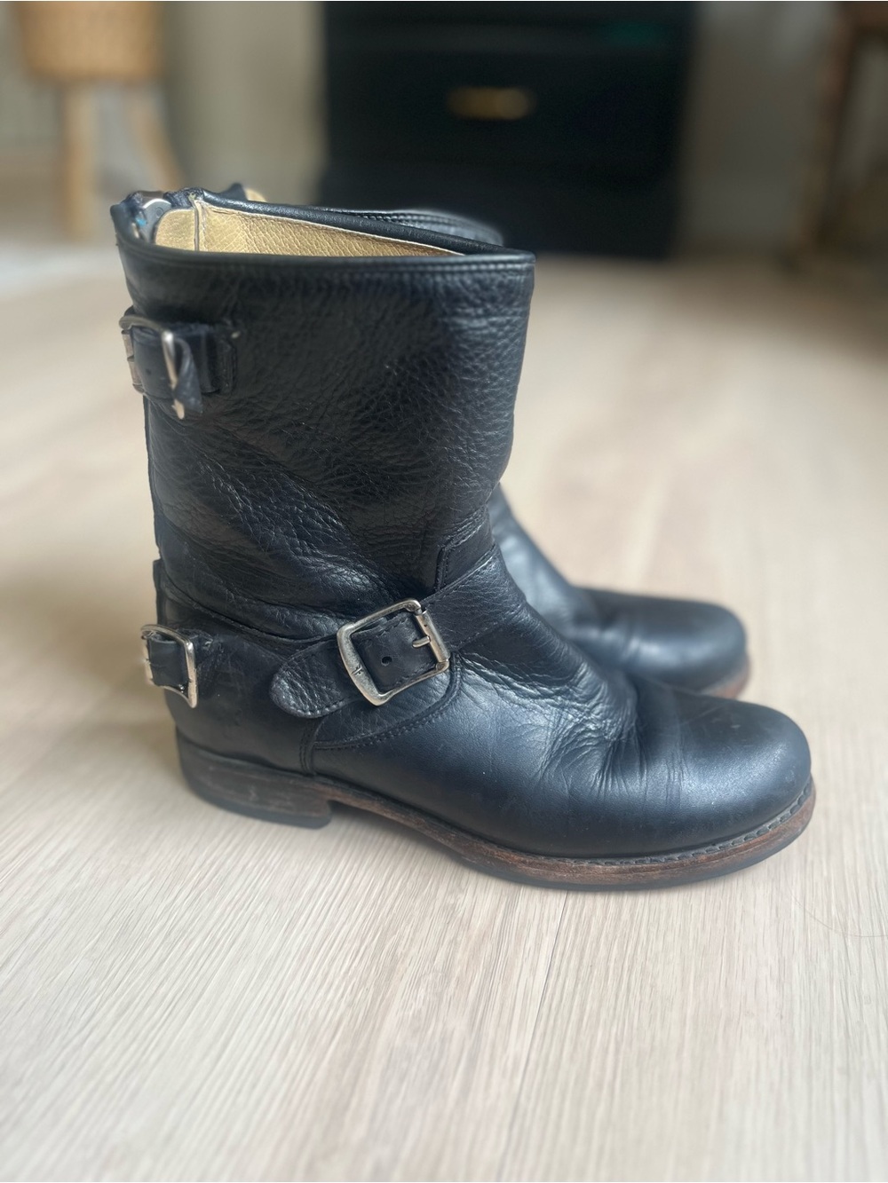 Frye Veronica Back Zip Short Moto Black Leather Boots - Women’s size 7